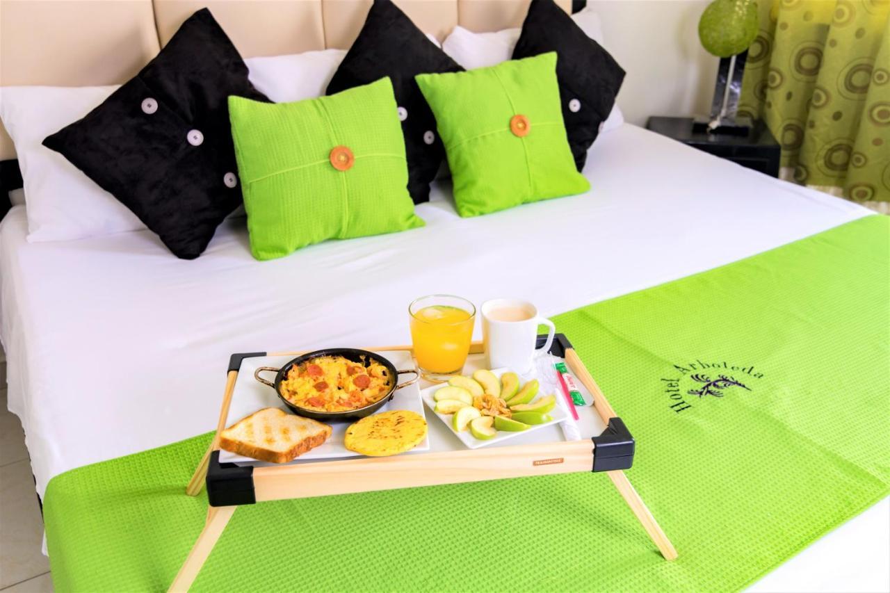 Hotel Arboleda Йопал Екстериор снимка